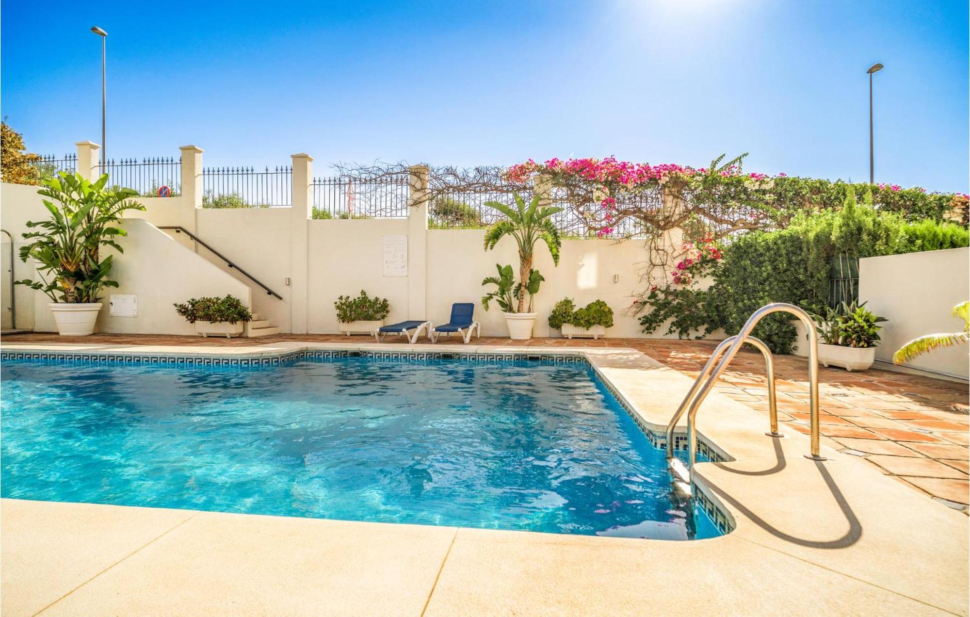 2 Bedroom Gorgeous In Apartamento
